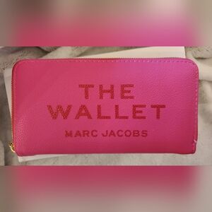 Hot pink wallet 💗
